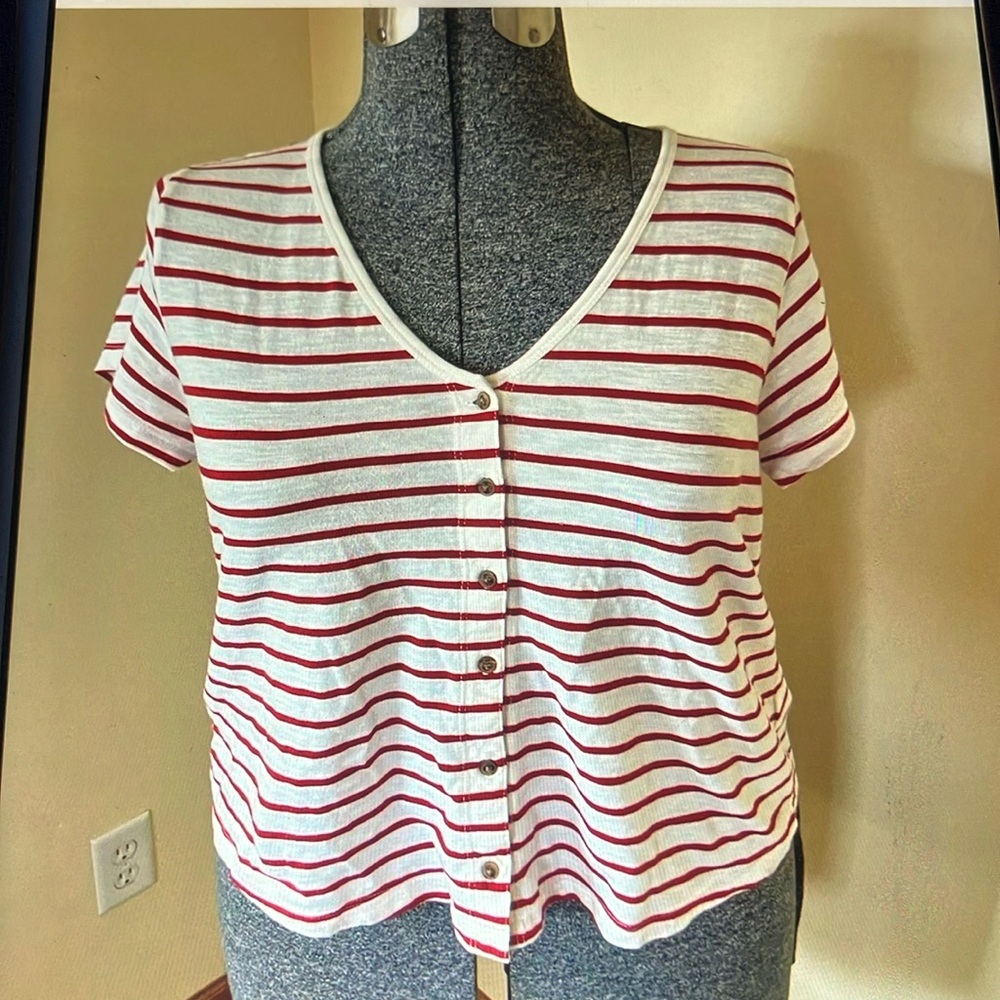 Old redWhite Casual T-shirt Womens Size medium